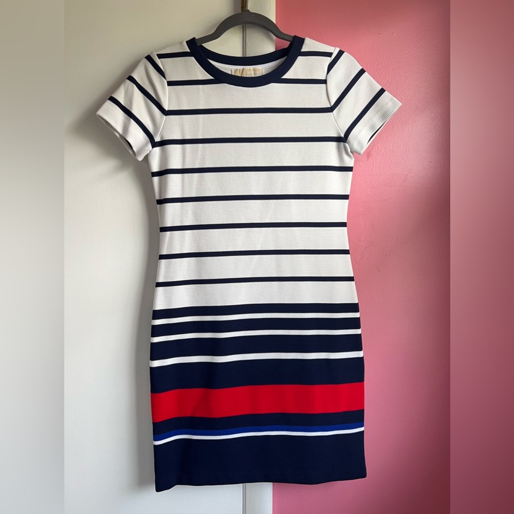 Michael Kors dress. Lightly used. In great condition. Beautiful summer dress.